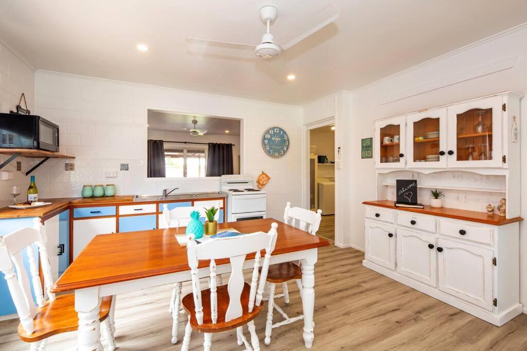 Puppies&Pancakes At Innes Park Opp Park&Beach Dogs Welcome Inside Pemberton Exterior foto